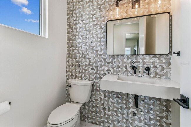 Building Photo - 3 Treasure Ln