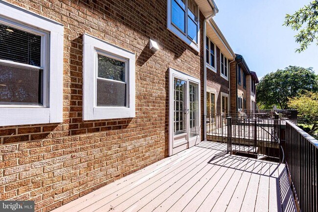 Building Photo - 2186 Golf Course Dr