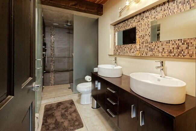 Building Photo - One-of-a-kind adobe brick home backing up to former Club Rio Rancho Golf Course