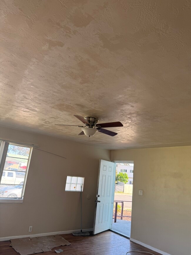 Building Photo - 904 33rd St