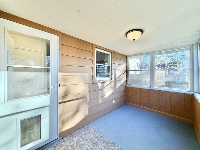 Building Photo - 1616 Dewey Ave