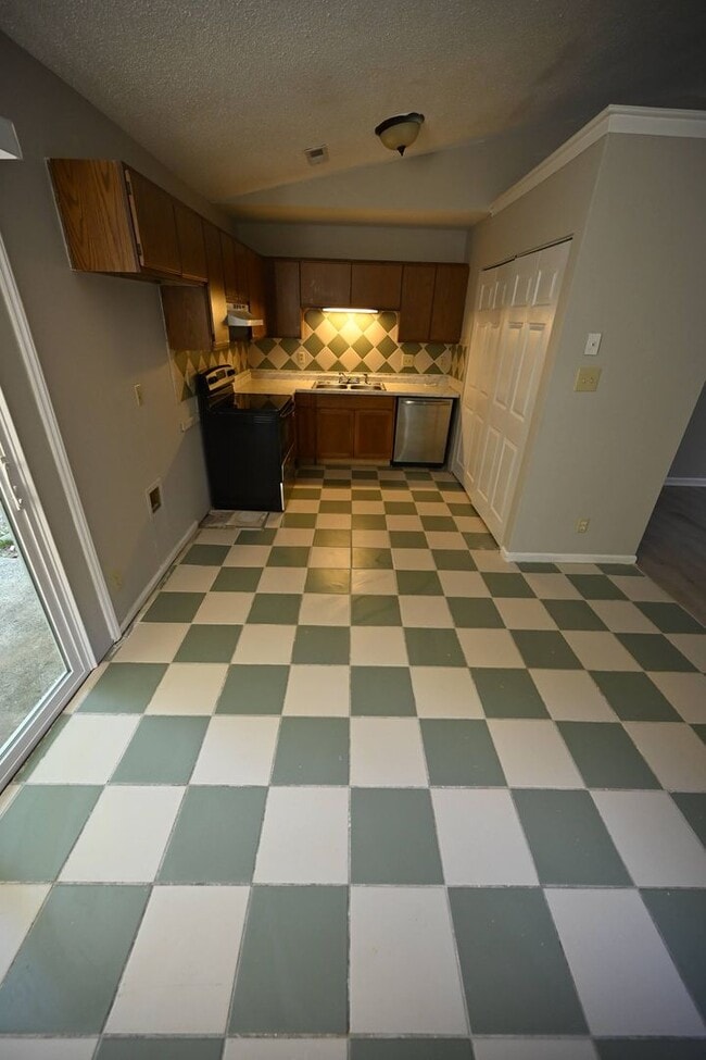 Building Photo - For Rent: Beautiful 3-Bedroom Home in Durh...
