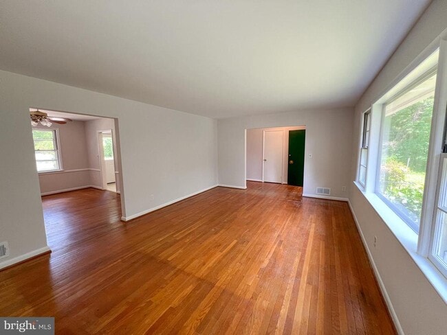 Building Photo - 10001 Woodhill Rd