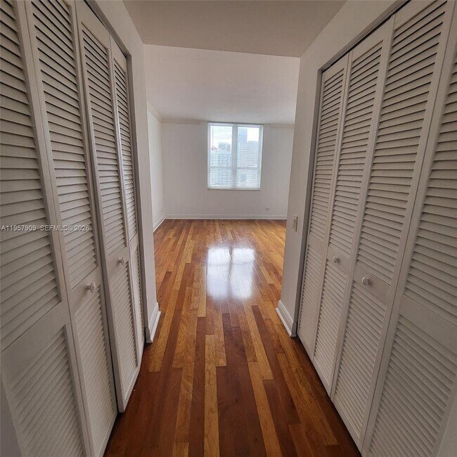 Building Photo - 701 Brickell Key Blvd