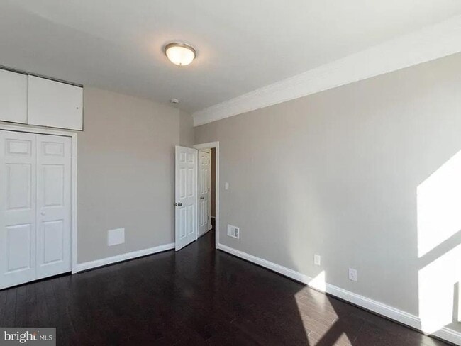 Building Photo - 465 Luray Pl NW