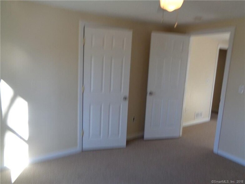 Building Photo - 454 Middle Tpke E