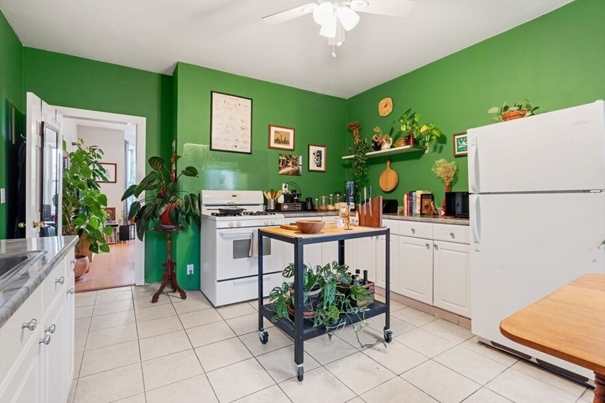 Building Photo - 377 Dorchester St