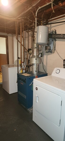 Building Photo - 561 Chicago St