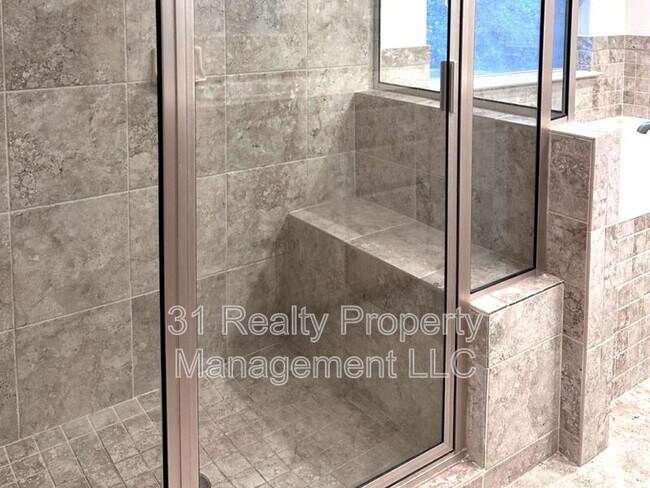 Building Photo - 7 Monarch Oaks Ln