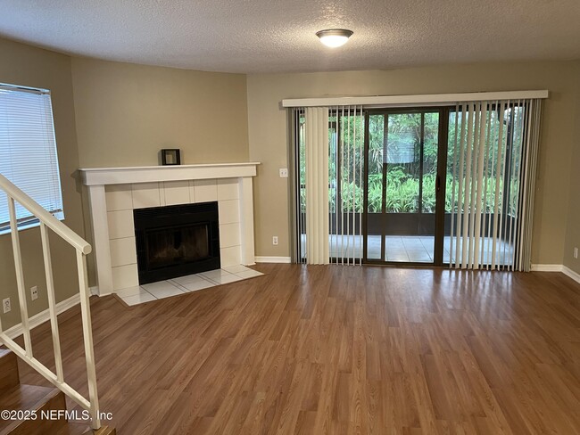 Building Photo - 7701 Baymeadows Cir W