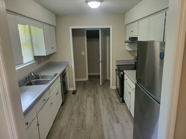 Building Photo - Nice Mt. Juliet Ranch 4 bedroom 2 bath on ...
