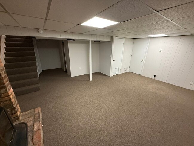 Building Photo - 3 bed, 2 bath, large yard AVAILABLE NOW!