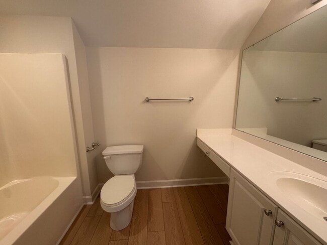 Building Photo - Charming 2-Bedroom with Fresh Updates