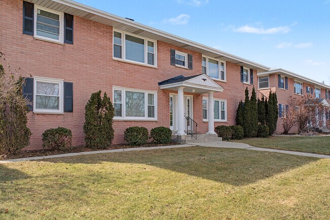 Building Photo - 11817 W North Ave