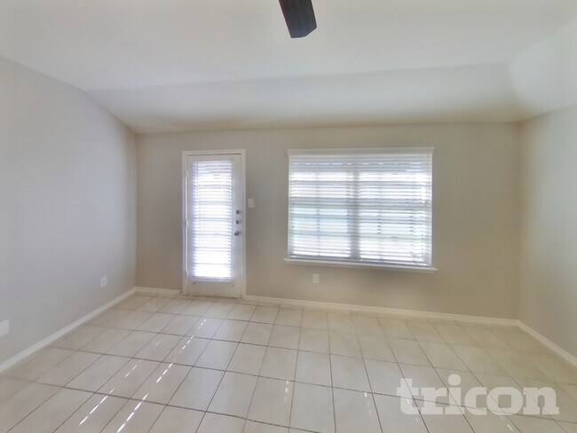 Building Photo - 2060 Brisbon St