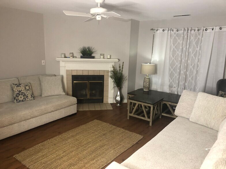 Building Photo - 414 Delaware Ave