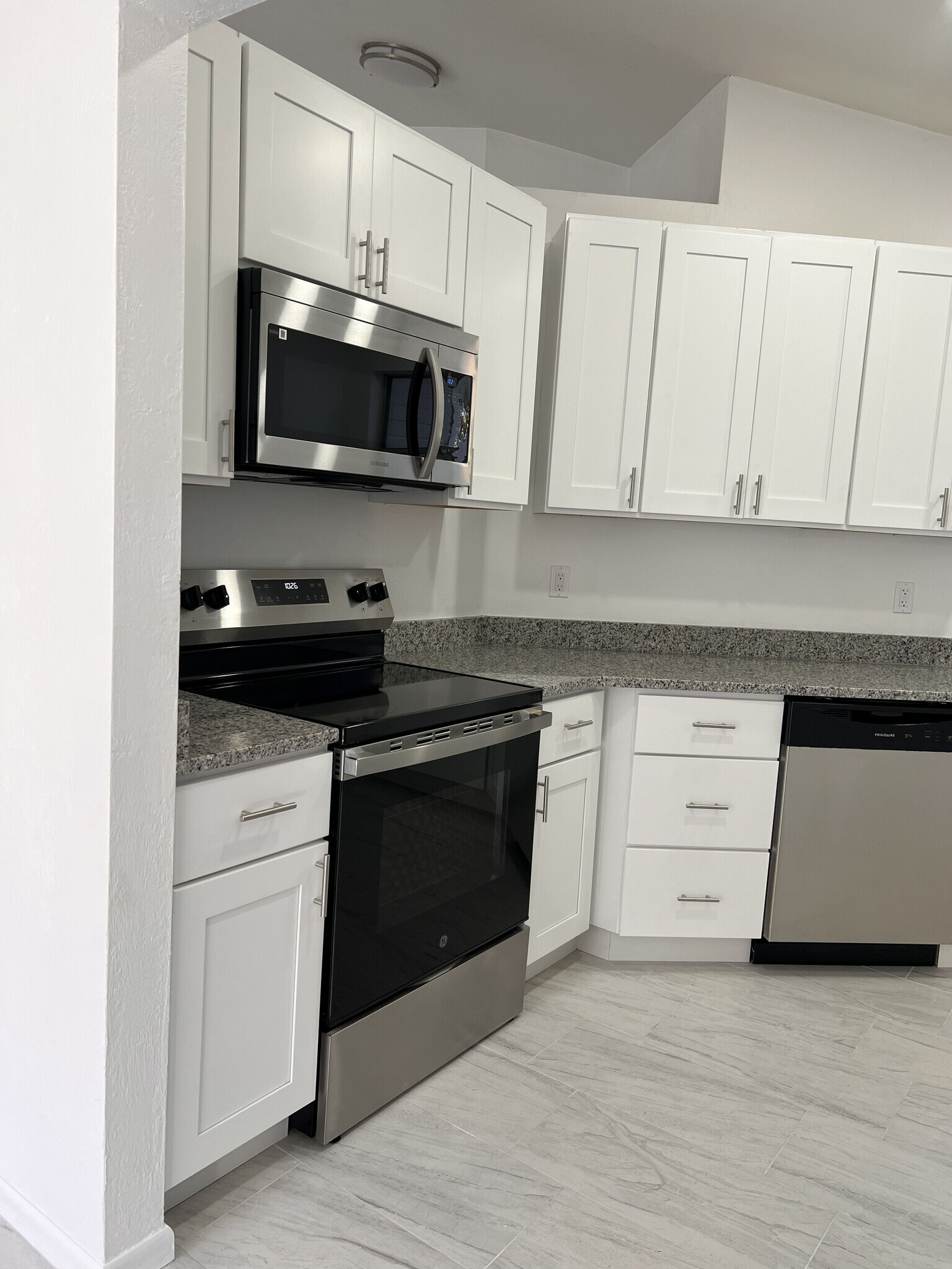 Building Photo - 19 Brittany Ln