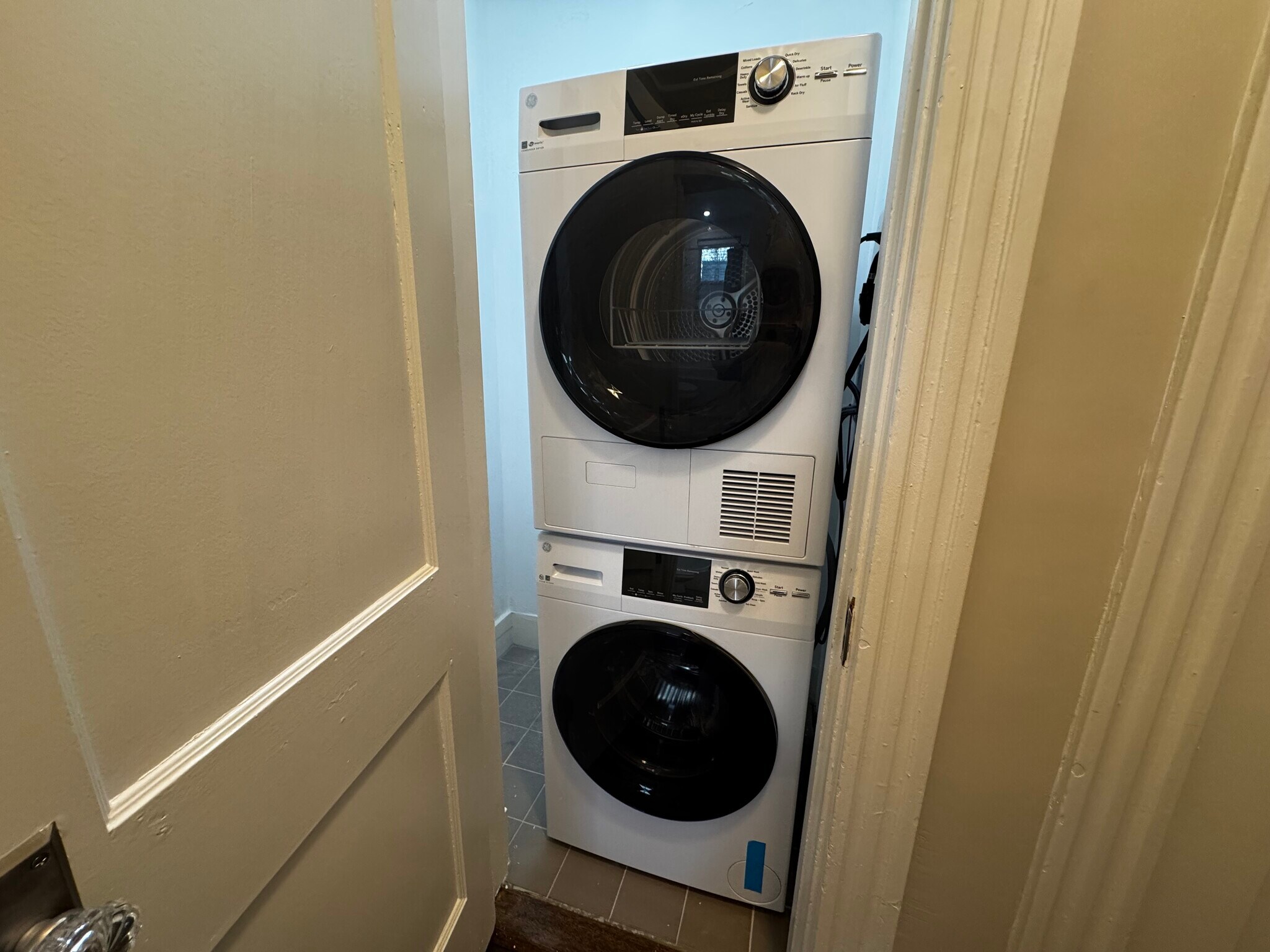 Building Photo - 6 Radcliffe Rd