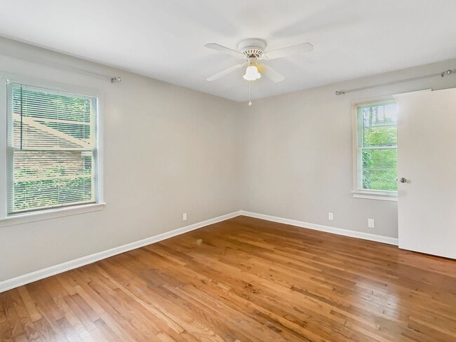 Building Photo - 3613 Mayfair Dr