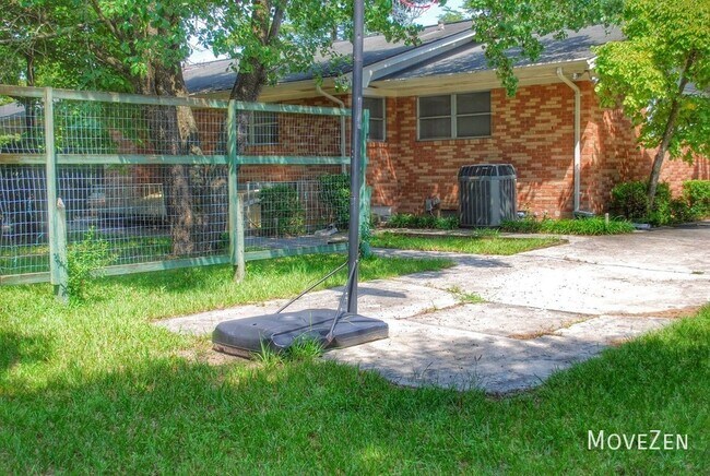 Building Photo - 4857 College Acres Dr