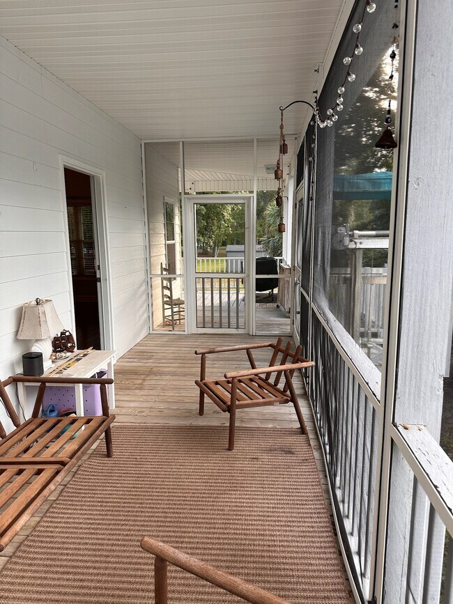 Building Photo - 1846 Camelot Dr SW