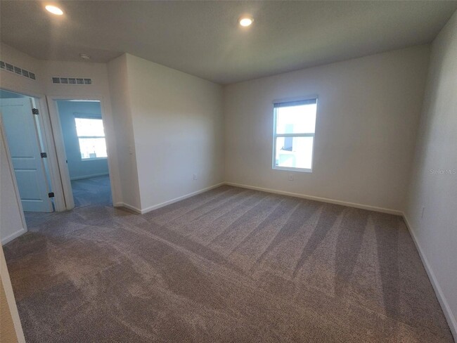 Building Photo - 2724 Skyline Lp