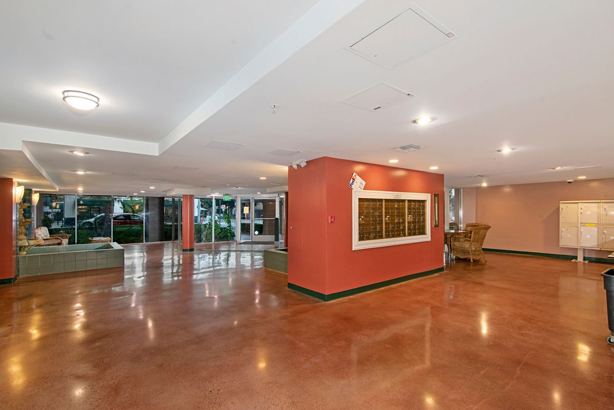 Building Photo - 801 Pine Ave