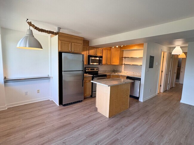 Building Photo - 1601 Taylor Ave N