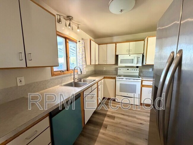 Building Photo - 30827 21st Ave SW