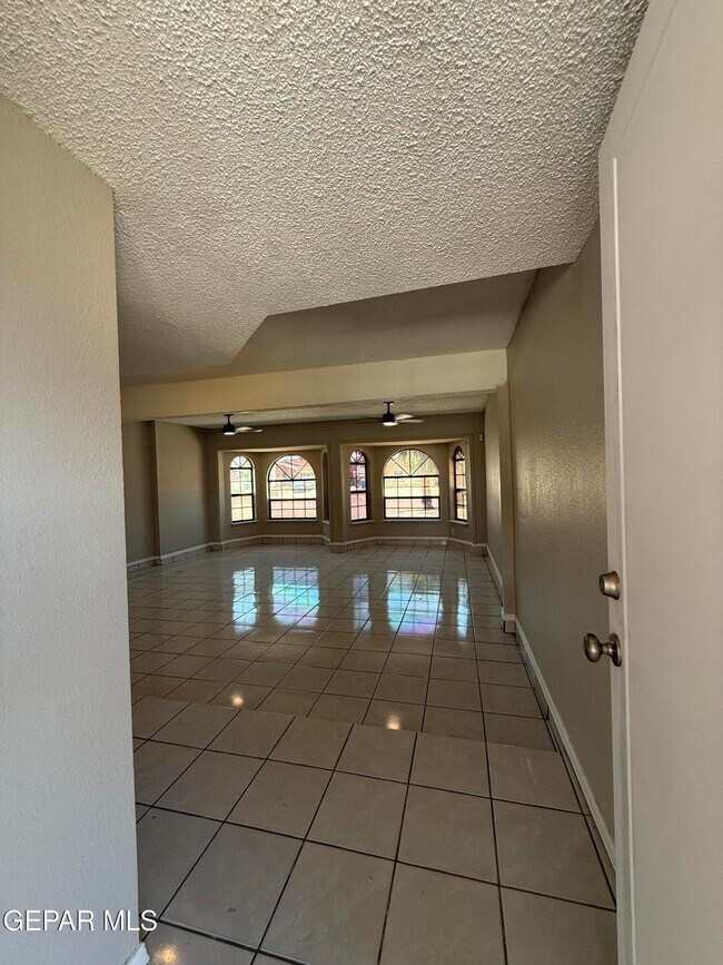 Building Photo - 11708 Sierra Azul Dr