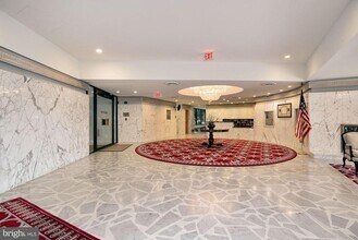 Building Photo - 1101 S Arlington Ridge Rd