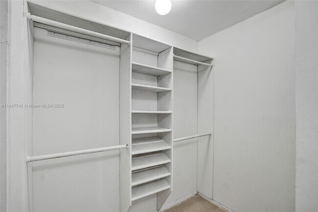 Building Photo - 20607 NE 7th Ct
