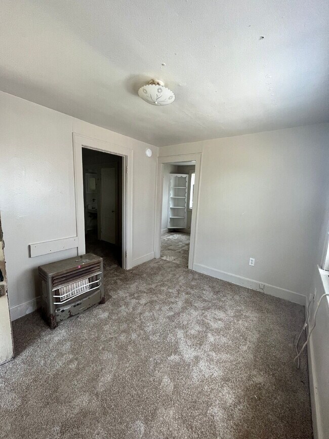 Building Photo - Centrally Located in Bryan