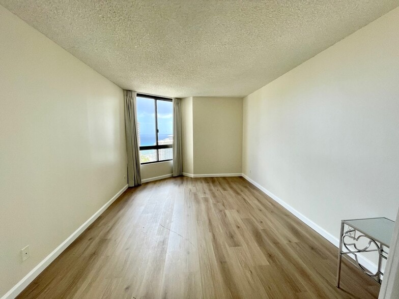 2nd Bedroom - 1910 Ala Moana Blvd