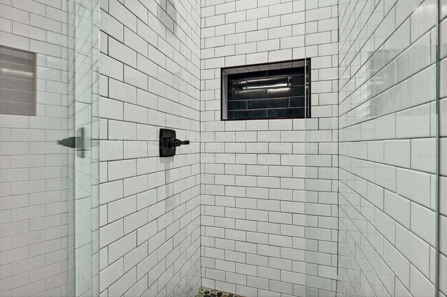 Building Photo - 1507 S 7th Ave