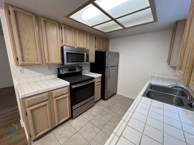 Building Photo - $2595 - Spacious 1 Bedroom, 1 Bath Condo in North San Jose!