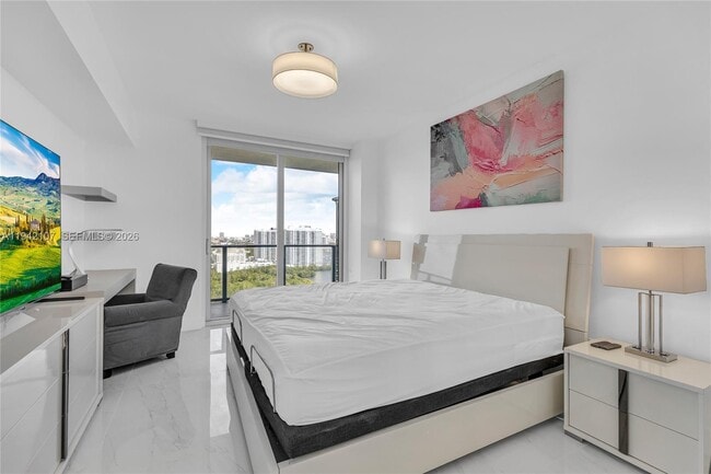 Building Photo - 16385 Biscayne Blvd