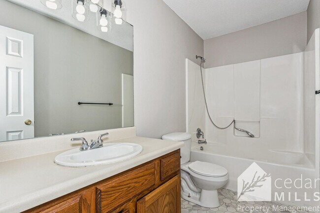 Building Photo - Super sized 3 bedroom townhouse