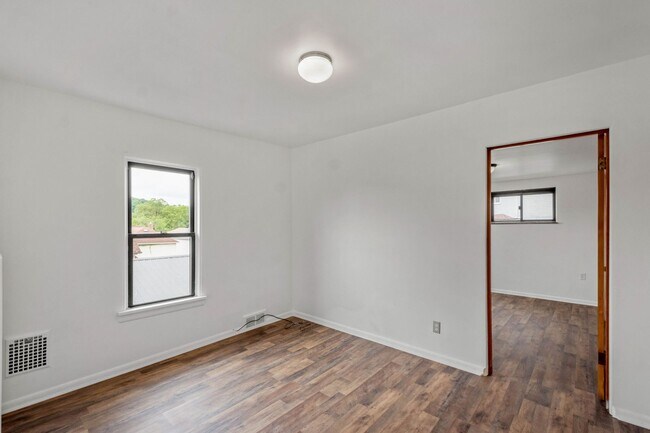 Building Photo - Beautiful 2 bedroom home in Pitcairn available August 15!