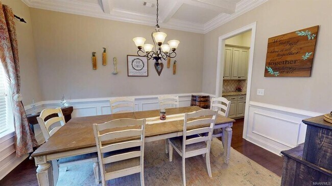 Building Photo - 440 Sydney Dr N