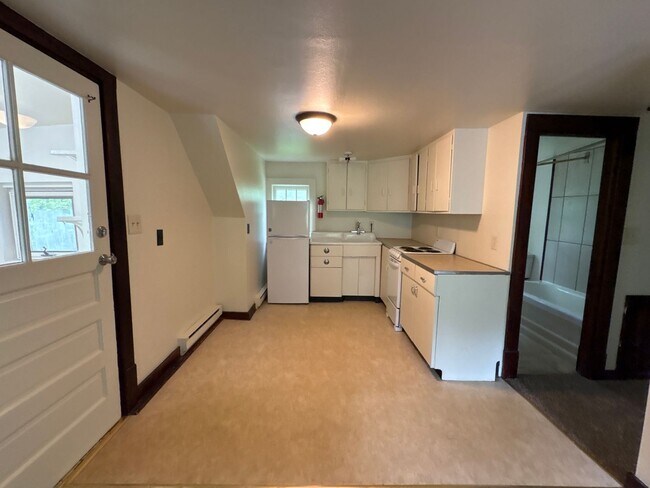 Building Photo - 4036-4038 Manor Drive