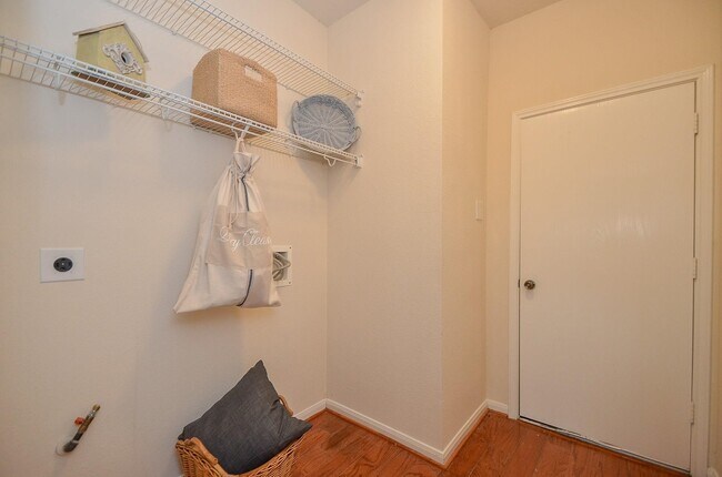 Building Photo - 2410 Crossmill Ln