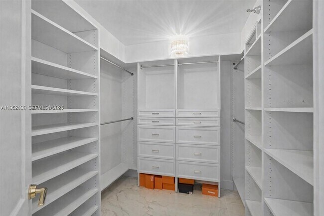 Building Photo - 3500 Mystic Pointe Dr