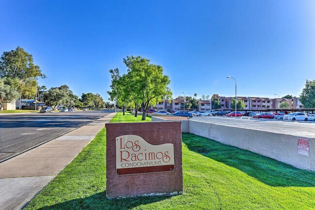 Building Photo - 602 N May