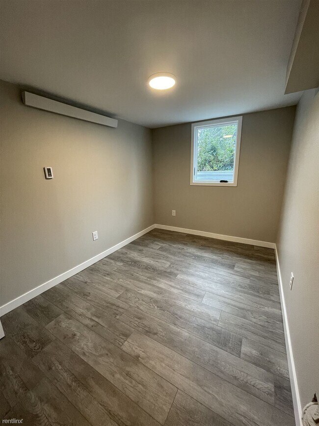 Building Photo - 3 br, 1 bath Duplex - 1104 Sidney Avenue