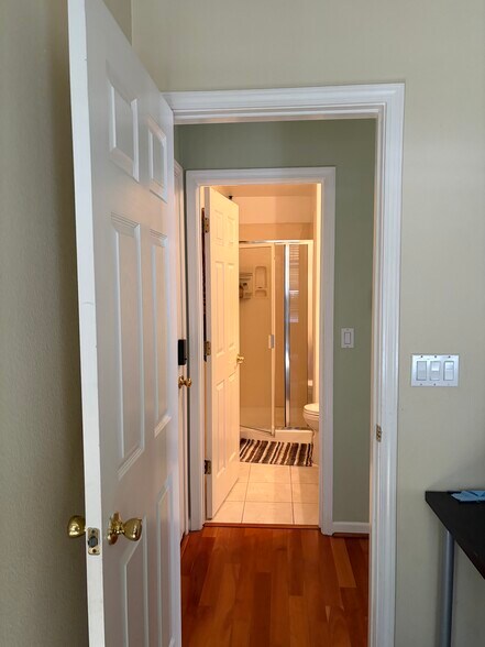 Building Photo - 5497 Bellevue Cir