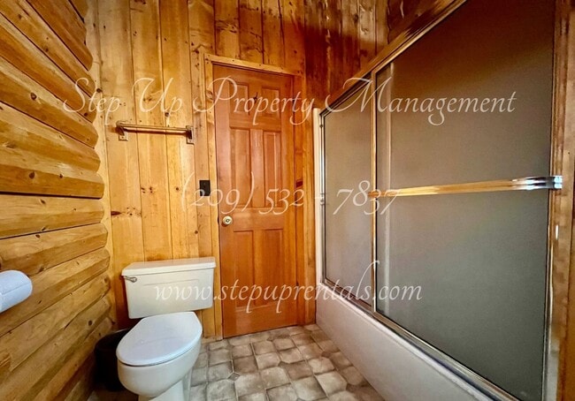 Building Photo - Rustic Retreat: Charming 1-Bedroom Log Cab...