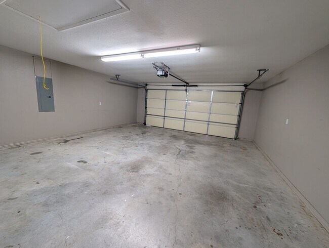 Building Photo - 360 Haley Cir