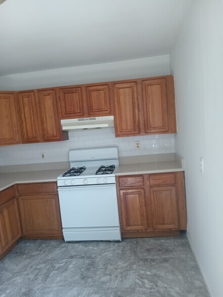 Building Photo - 312 Woodworth Ave