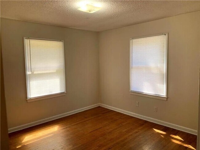 Building Photo - 3 Bedroom 1 Bathroom House in Mobile- FIRST MONTH RENT HALF OFF!!!